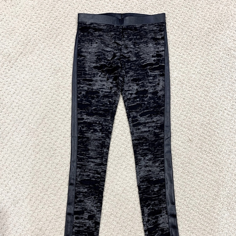 Evleo Los Angeles Designer Leggings. Faux Leather Trim Destroyed Look. New/Small